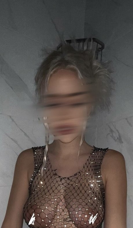 Naomi Woods Nacktbilder-Leaks von OnlyFans