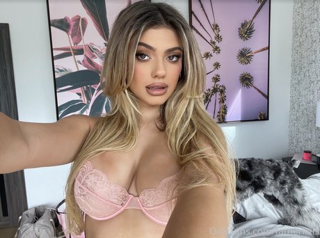 Kelsey Calemine Oben ohne OnlyFans