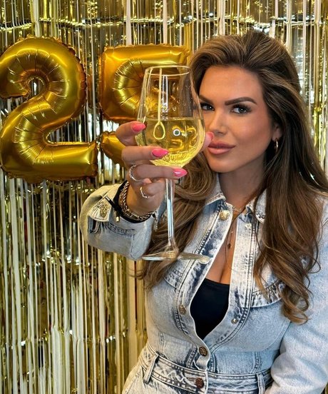 Nana Van Veghel OnlyFans Beiträge