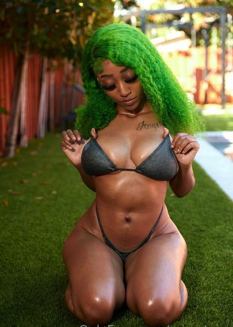 miaa tvvv Nacktbilder von OnlyFans