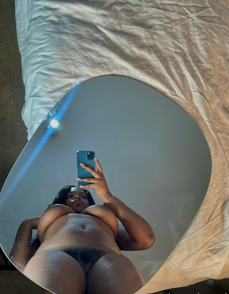 freenelly NurlyFans-Pornos