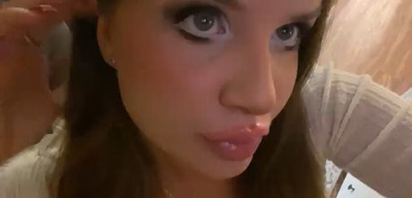 sexy milf-onlyfans schön nackt Hinter-den-Kulissen