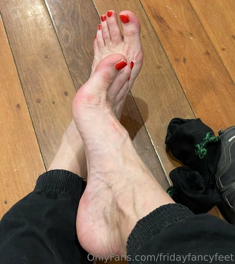fridayfancyfeet OnlyFans Inhalte