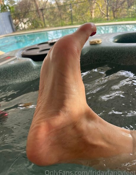 fridayfancyfeet OnlyFans Leaj