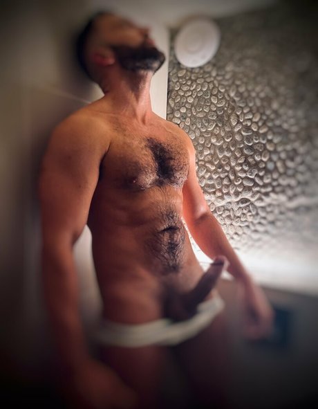 leobear OnlyFans Sextape