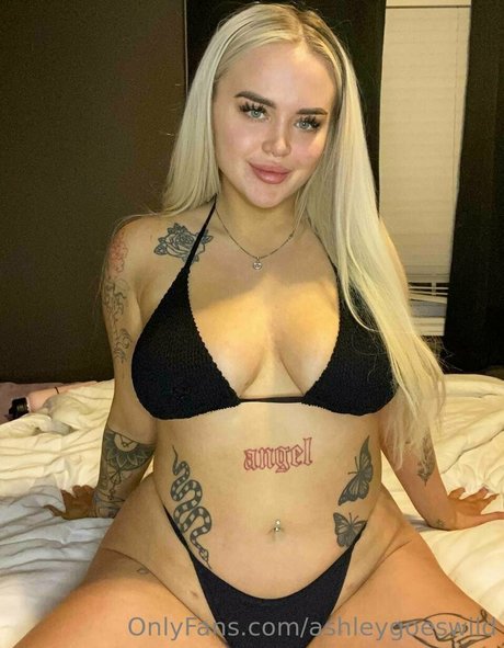ashleygoeswild OnlyFans nackte Brüste