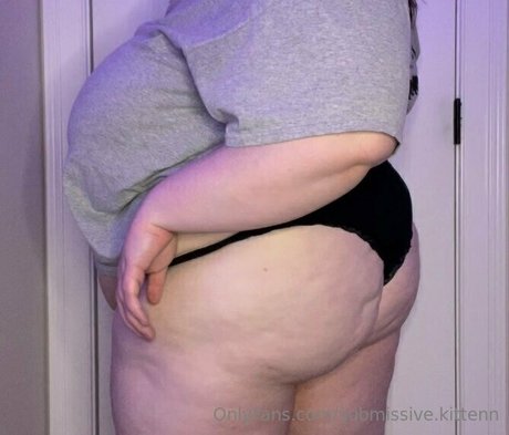 submissive kittenn OnlyFans Strip