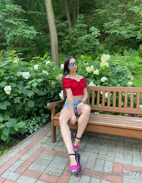 angelina crystal OnlyFans Model Bilder