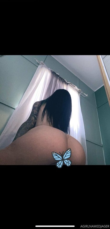 agirlnamedjager OnlyFans nackte Brüste