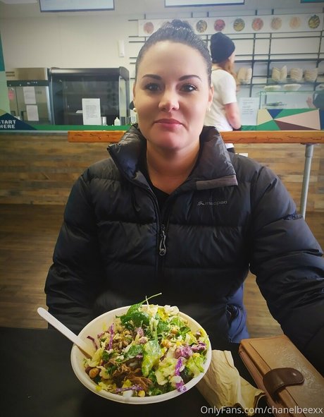 chanelbeexx OnlyFans Bilder