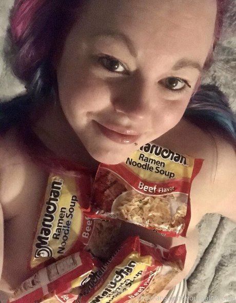 yourgalphronia OnlyFans nackte Brüste