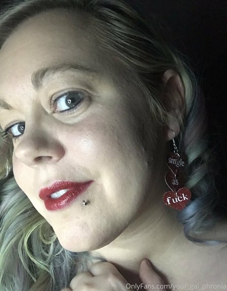 yourgalphronia OnlyFans Strip