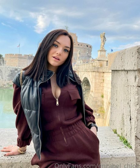 enzabel chloe OnlyFans Bilder