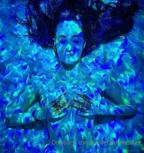 esmeraldamentee OnlyFans Brüste Bild