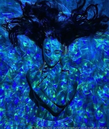 esmeraldamentee OnlyFans nackte Brüste