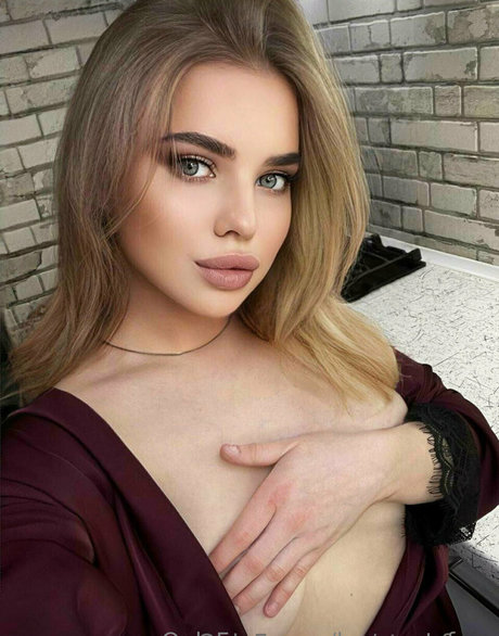 h sweet free OnlyFans Strip