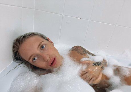 Emily Paul Nacktbilder von OnlyFans