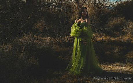 earthlyalien Nacktbilder von OnlyFans