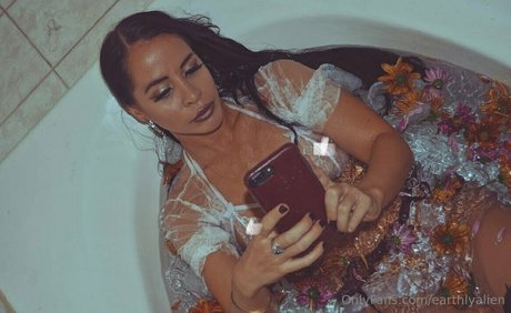 earthlyalien OnlyFans-Leak