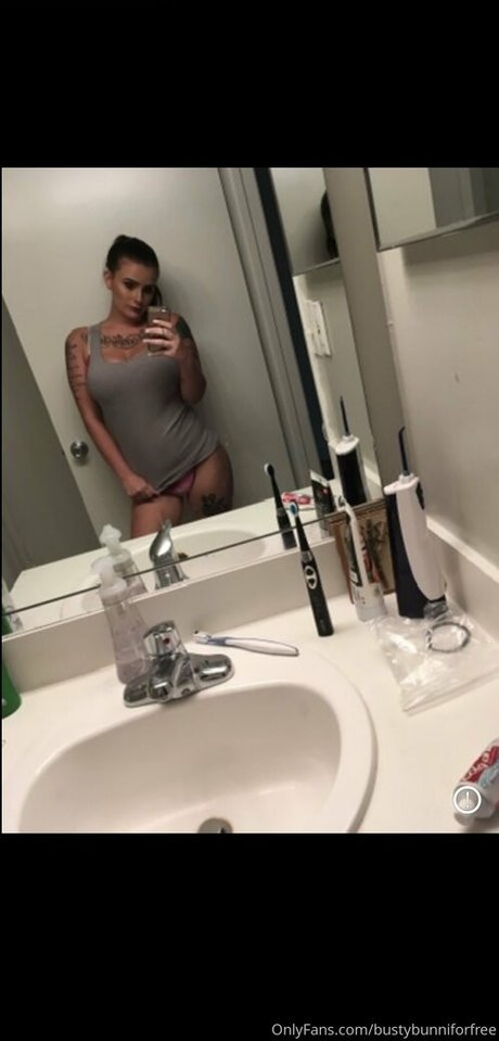 bustybunniforfree OnlyFans Model Fotos