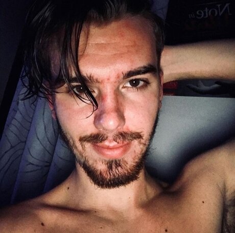 MikCj OnlyFans-Leaks