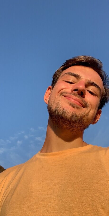 Lewis Nackt auf OnlyFans