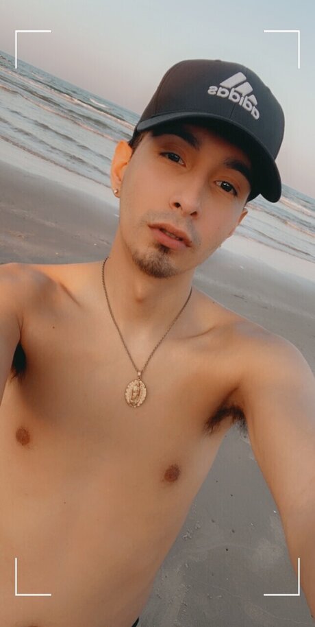 Tinov OnlyFans Striptease