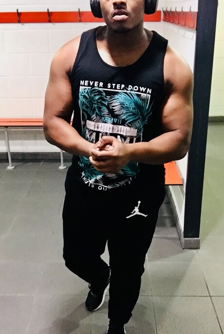 Privthangz OnlyFans-Leaks