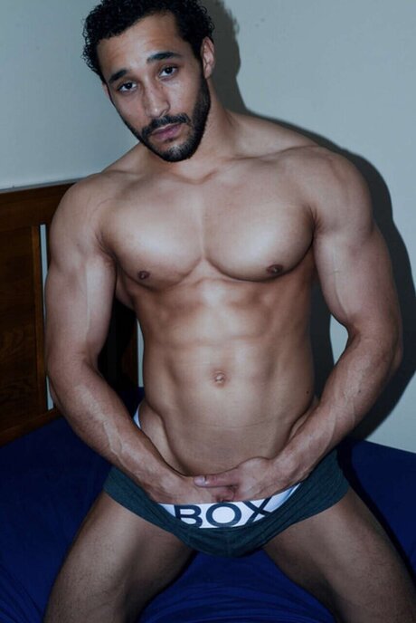 Flex Nacktbilder von OnlyFans geleakt