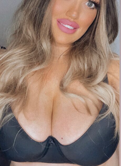 Rosie Belle Nacktporno OnlyFans
