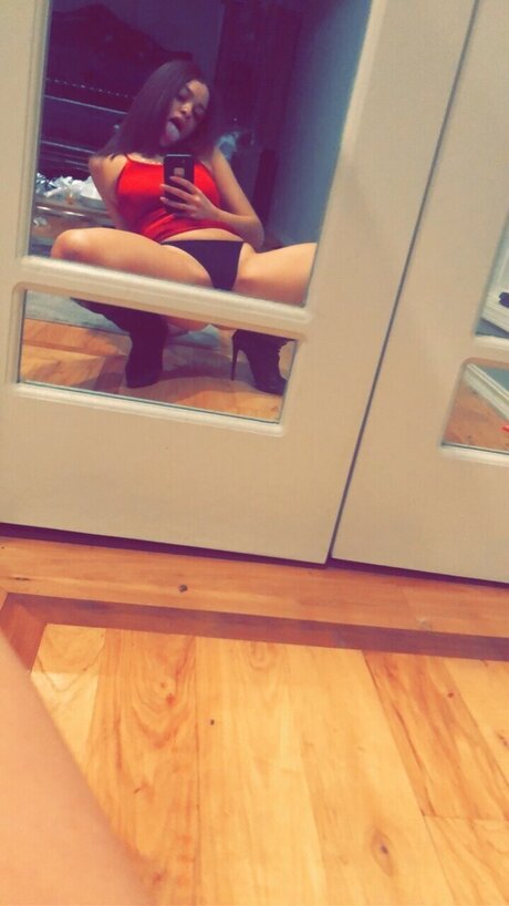 Freckled Yella OnlyFans Striptease