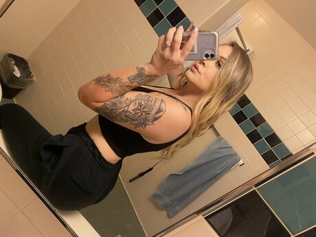 Averi_ OnlyFans Leak