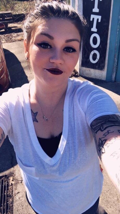 Raelynn Risqu_ Neues OnlyFans