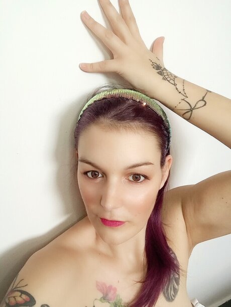 Violet Rainbow Nackt