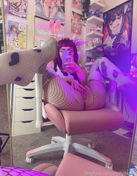 darlingmint OnlyFans Striptease