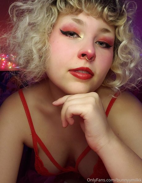 bunnyymilkk OnlyFans Striptease