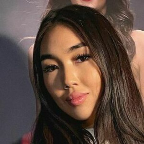 Asya Sun Oben ohne OnlyFans