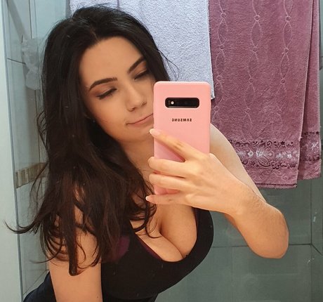 Juka Crasoves Nacktbilder von OnlyFans geleakt