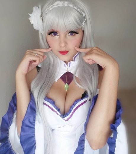 Julia chan Nackt auf OnlyFans Leaks