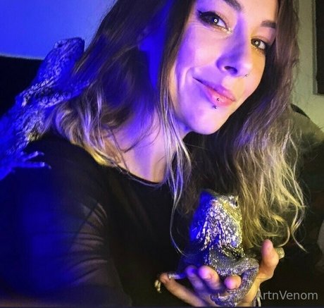 artnvenom OnlyFans Brüste Bild