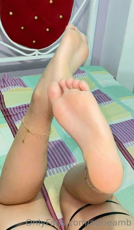 Adrieamb Nacktpornos auf OnlyFans