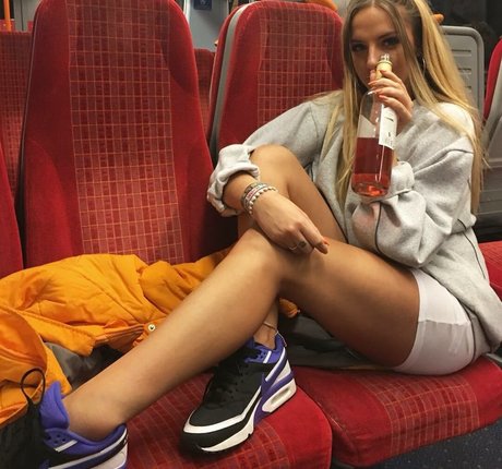 Hana Alexiss Nacktbilder von OnlyFans