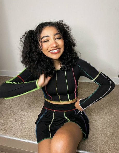 krystalogy OnlyFans Sextape