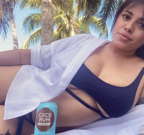 Mikayla Dabash Nur für Fans