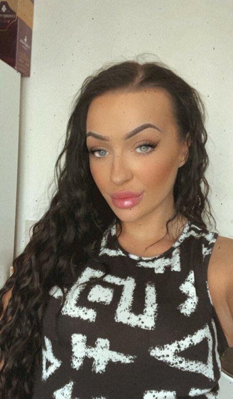 uksophiasnow OnlyFans Modelfoto