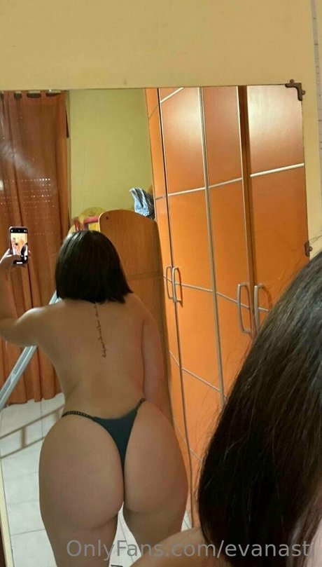 evanasti Nacktbilder geleakt