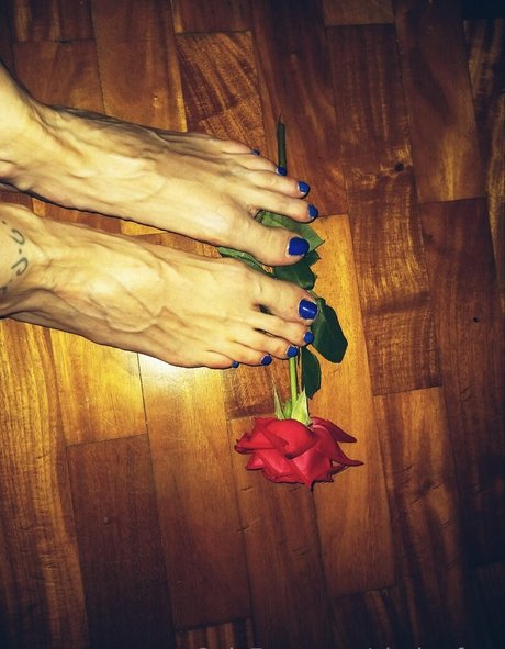 clarita feet Strip OnlyFans