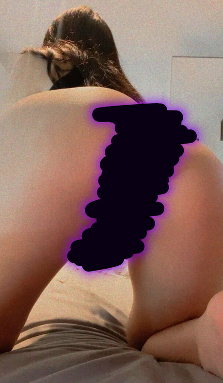 laalemonzz OnlyFans Model Bilder