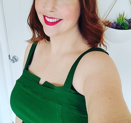 Ave Stone OnlyFans-Model