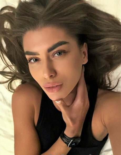 loveyarina OnlyFans Inhaltstyp